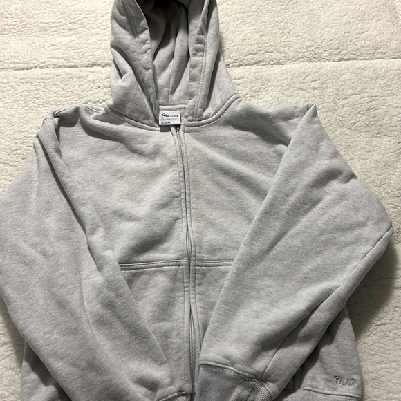 Aritzia Sweaters - Aritzia TNA cozy fleece perfect fit, zip up. size XS. Colour Heather Gray.